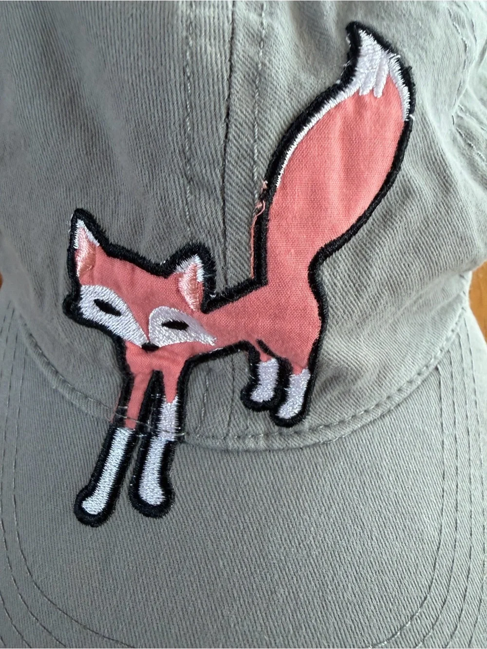 New NWT Kohls SO Brand Adjustable Baseball Hat Cap Gray Embroidered Red Fox